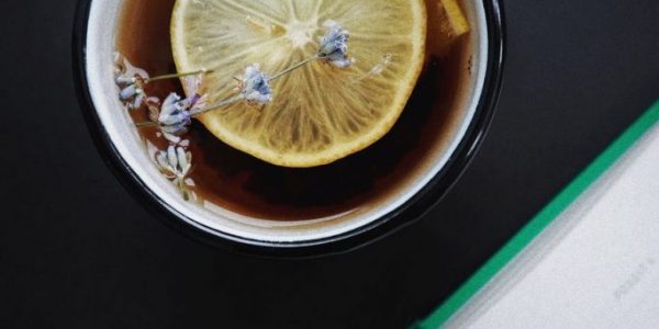 herbata z miodem i cytryną
